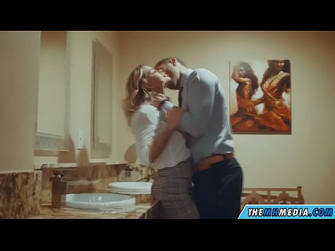 ❤️ کله چې یو ښکلی سپین رنګ تاسو په عامه تشناب کې جذبوي ❤️  په فحش ps.pornado-co.ru